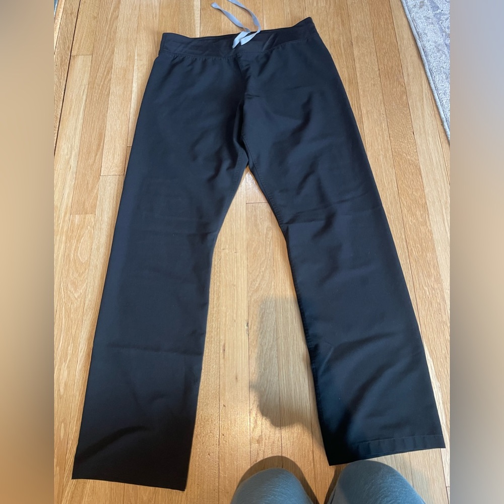 Figs women’s Livingston basic scrub pants - black - medium TALL